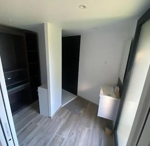 Semesterbostad Maison En Pierre A Clermont-l'herault Brignac (Herault)